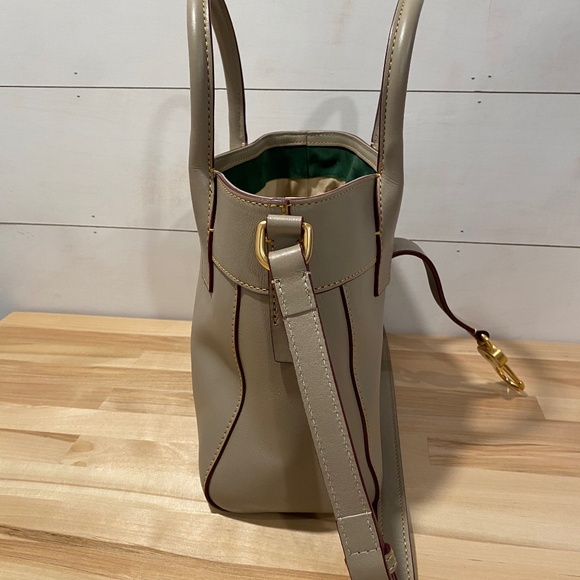 🤍Dooney & Bourke Amelie Tote in grey color🤍 - Picture 7 of 9